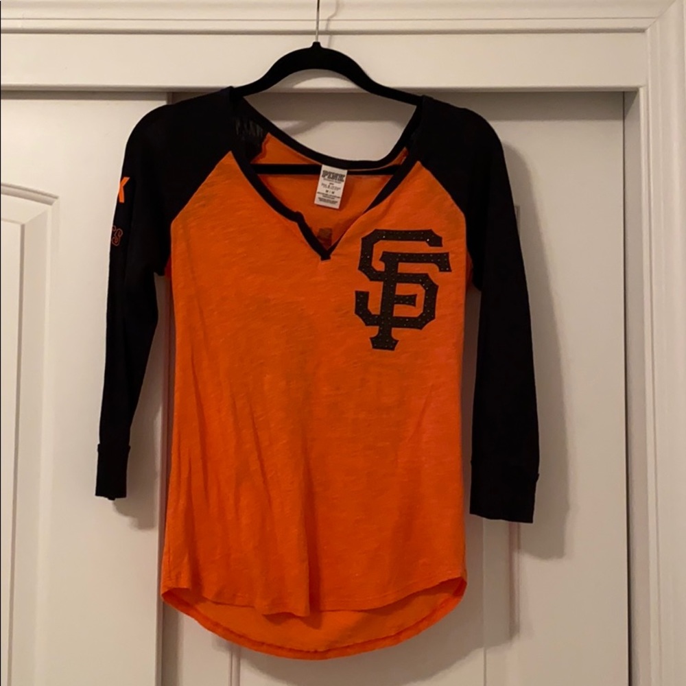 Women’s giants shirt